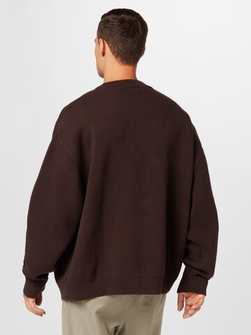 WEEKDAY Sweter 'John' w kolorze brązowy