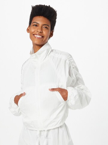 Onzie Sports jacket 'PARACHUTE' in White: front