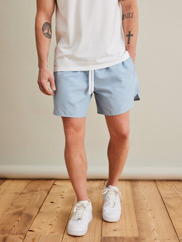 DAN FOX APPAREL Zwemshorts 'Ole' in Blauw: voorkant