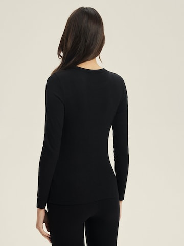 Maglietta 'Figurbetontes Ripp-Langarmshirt aus Viskosemix, Jody 2' di ESOTIQ in nero