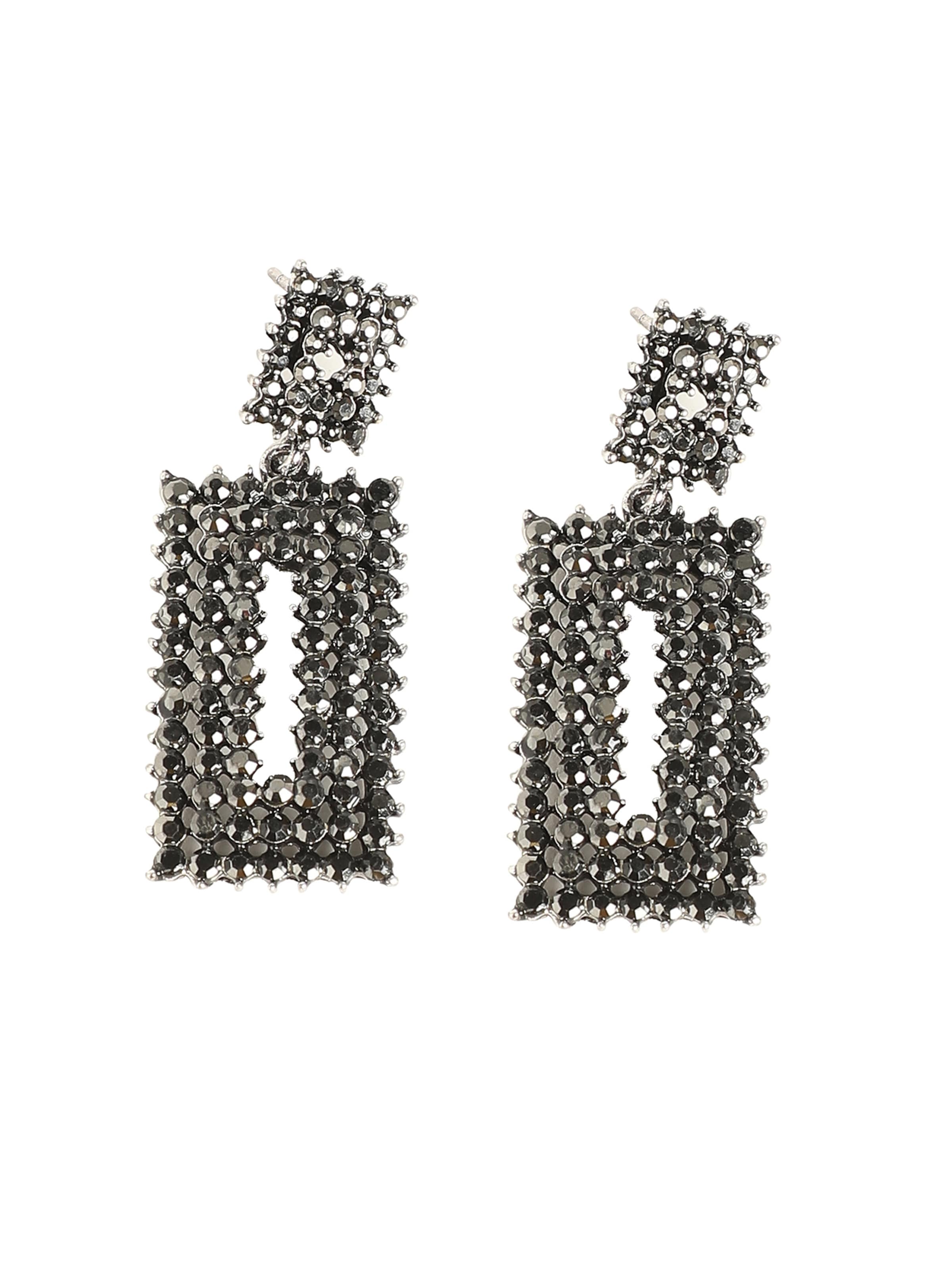 SOHI Náušnice 'Rooshi' - Strieborná: predná strana