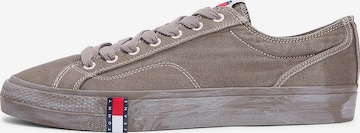 Tommy Jeans Platform trainers in Brown: front