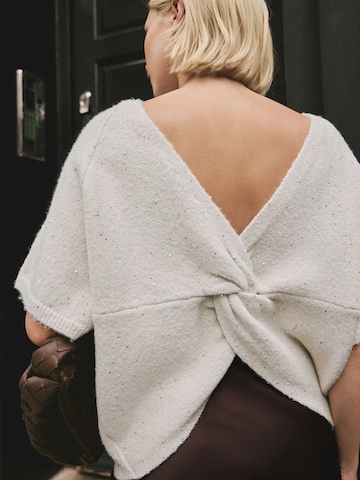 Next Πουλόβερ σε μπεζ