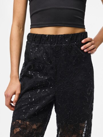 regular Pantaloni 'PCLOUISE' di PIECES in nero