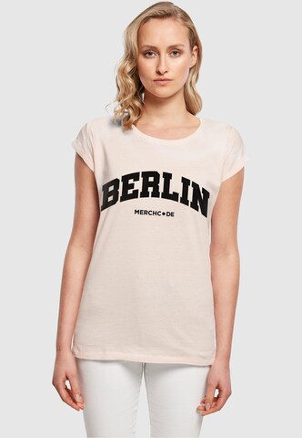 Merchcode Shirt 'Berlin' in Roze: voorkant
