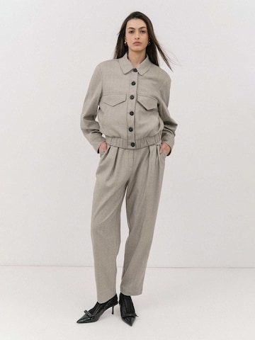 4TAILORS Välikausitakki 'Serreno' värissä harmaa