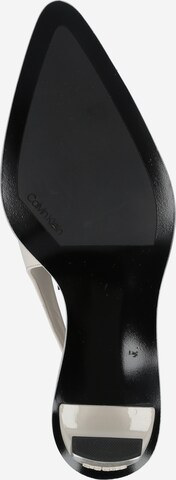 Calvin Klein - Zapatos destalonado en beige