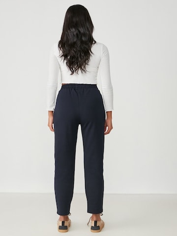 C&City Tapered Bandplooibroek in Blauw