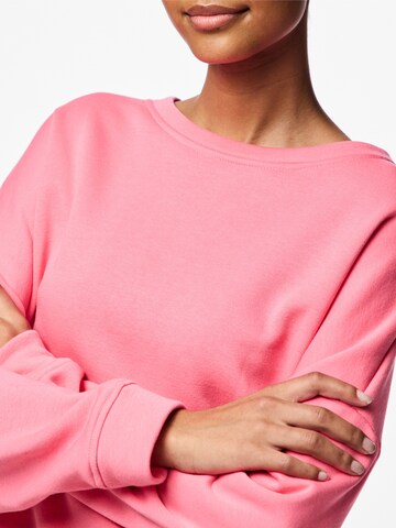 Sweat-shirt 'PCCHILLI' PIECES en rose