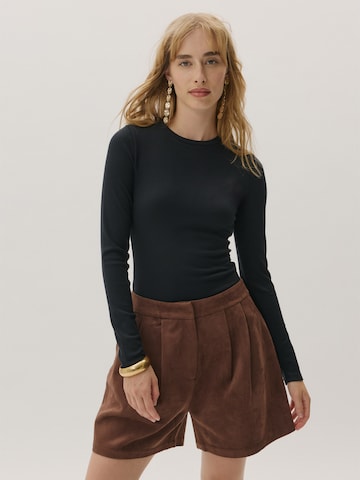 KAVAZI Shirt in Schwarz: Vorderseite