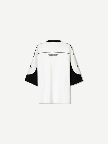 Maglietta 'VISIONS37' di Bershka in bianco