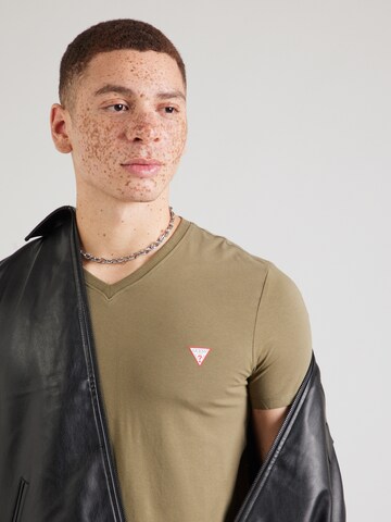 GUESS T-Shirt in Grün