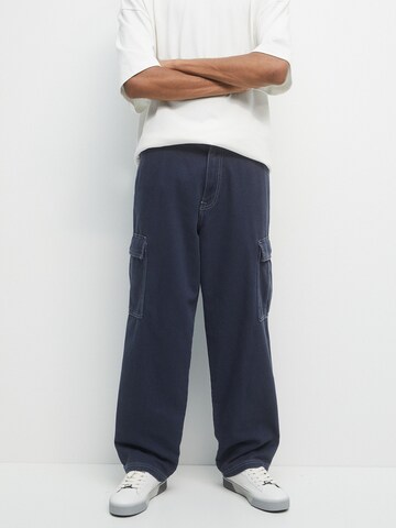 Pull&Bear Wide leg Cargo trousers in Blue: front