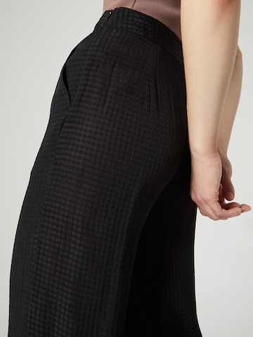juoda Guido Maria Kretschmer Women Plačios klešnės Klostuotos kelnės 'Mira'