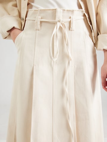 Jupe & Other Stories en blanc