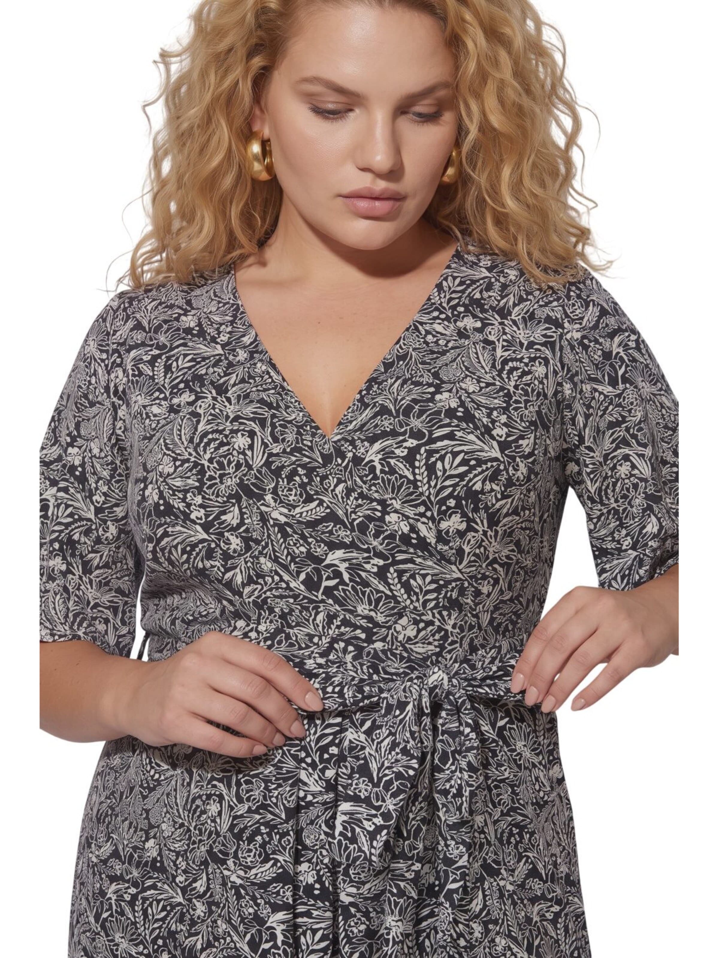 Shape Of You Jurk in Zwart