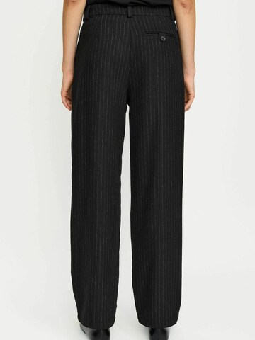 Soft Rebels Regular Laskoshousut värissä musta