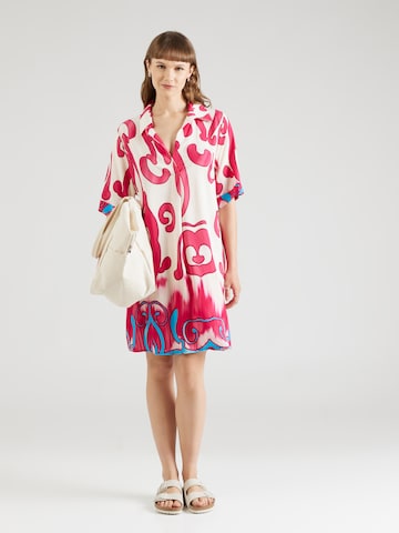 Key Largo - Vestidos camiseiros 'SEA' em bege: frente