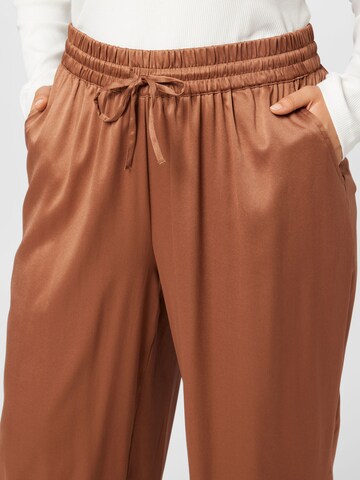 Wide Leg Pantalon 'ESSI' Vero Moda Curve en marron