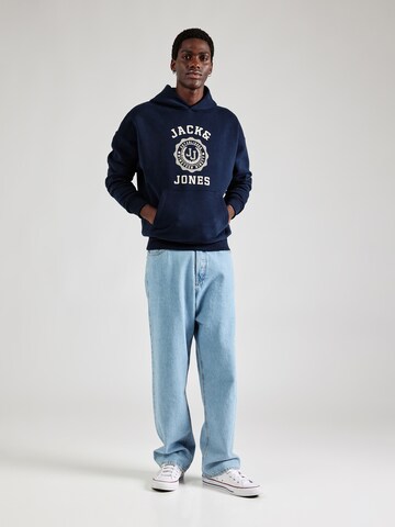 Sweat-shirt 'JJVICTO' JACK & JONES en bleu