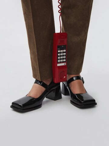 Estro Pumps '097-1' in Black: front