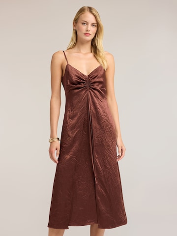Robe MOTIVI en marron