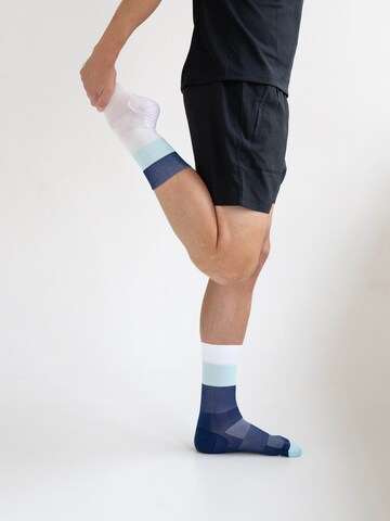 INCYLENCE Athletic Socks 'MIRRORED' in Blue