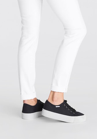 LASCANA Sneakers laag in Zwart