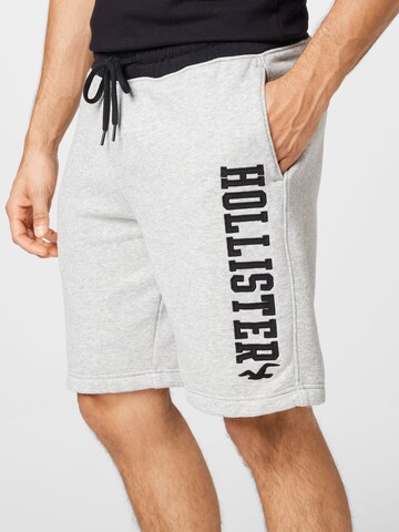 HOLLISTER Regular Shorts in Grau