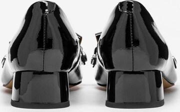 Kazar Pumps in Black