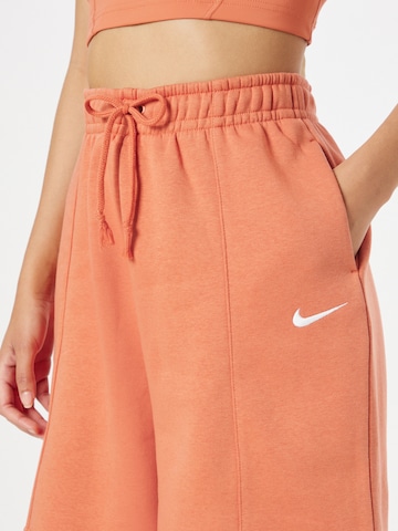 Nike Sportswear - Perna larga Calças em vermelho