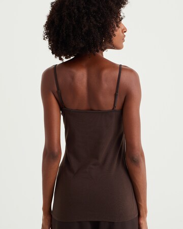 Top di WE Fashion in marrone