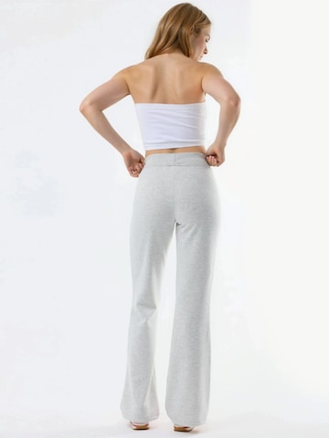 Flared Pantaloni di Busem in grigio