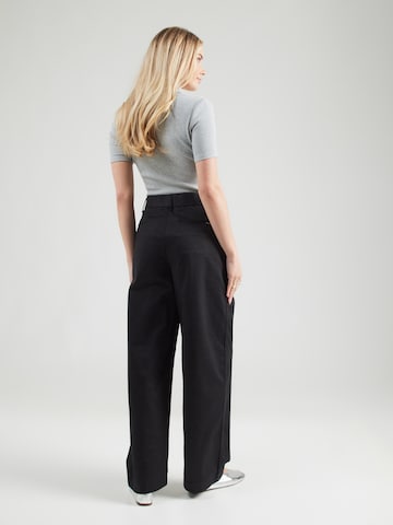 Calvin Klein Jeans Широкий Брюки со складками в Черный