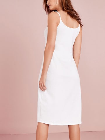 Next Mekko värissä musta