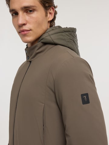 Cappotto invernale di Trussardi in marrone