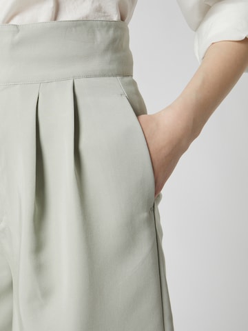 Guido Maria Kretschmer Women Skinny Kalhoty se sklady v pase 'Dunja' – zelená
