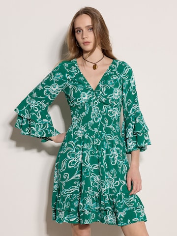 Apricot Dress in Green: front