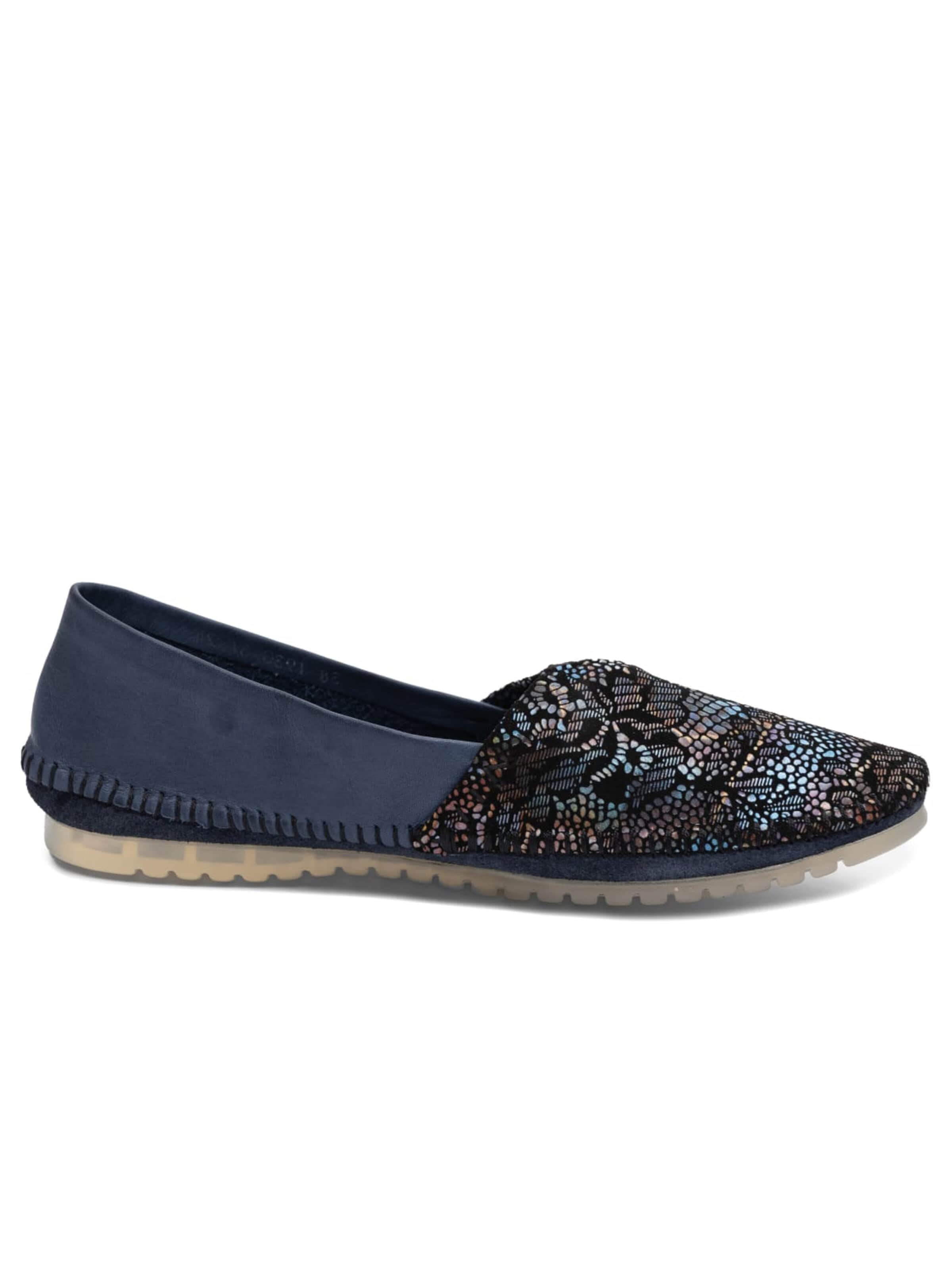 Maciejka Classic Flats in Blue