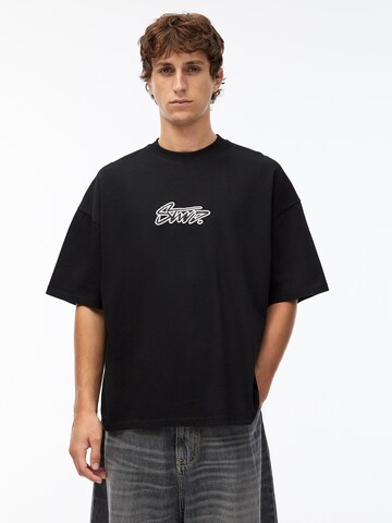 Pull&Bear Тениска в черно: отпред