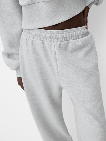 Tapered Pantaloni di Bershka in grigio