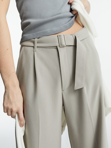 Pull&Bear Široke hlačnice Hlače | siva barva