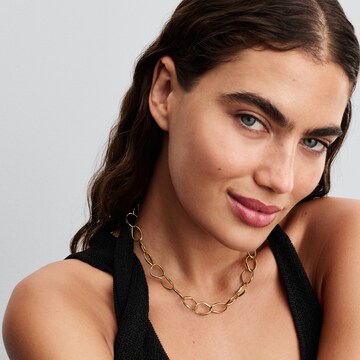 Pandora Necklace in Gold: front