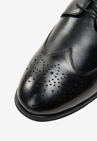 Pantofi cu șireturi de la DreiMaster Klassik pe negru