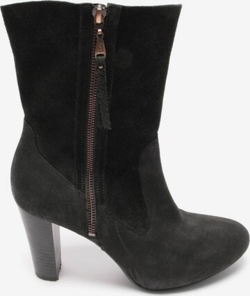 UGG Dress Boots in 40 in Black: front