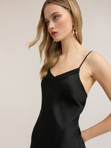 MOTIVI Dress in Black