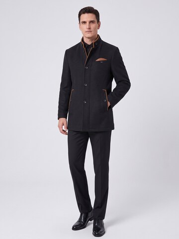 ALLTHEMEN Winter Coat 'Farbkante' in Black