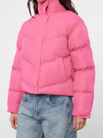Trendyol Vinterjakke i pink