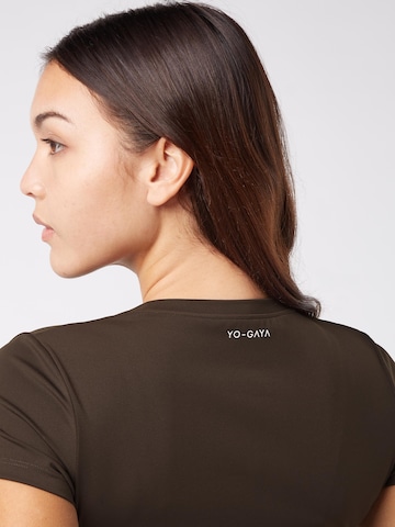 YO-GAYA Sporttop 'Short Sleeve Top' in Bruin