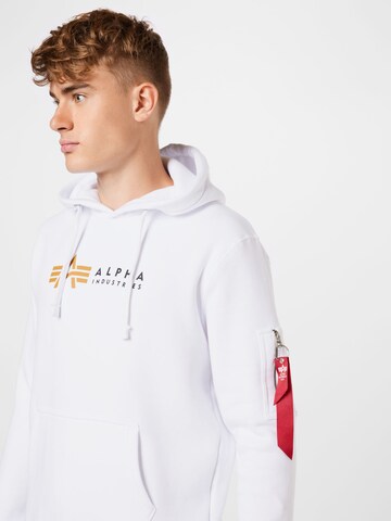 ALPHA INDUSTRIES Sweatshirt i vit